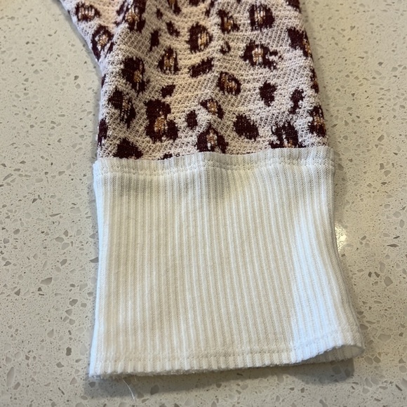 Vince Camuto Leopard Print Gold Metallic Long Cuffed Sweater V-Neck Plus 2X - Picture 12 of 13